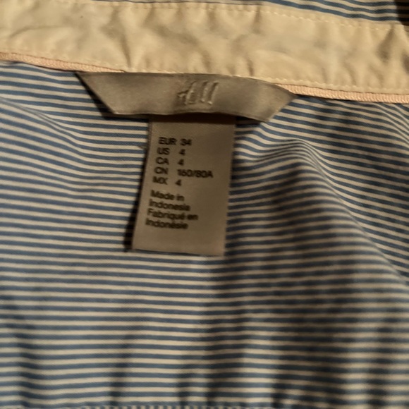 H & M blouse with with blue stripes, fitted so nicely. It’s in new condition - Picture 6 of 10